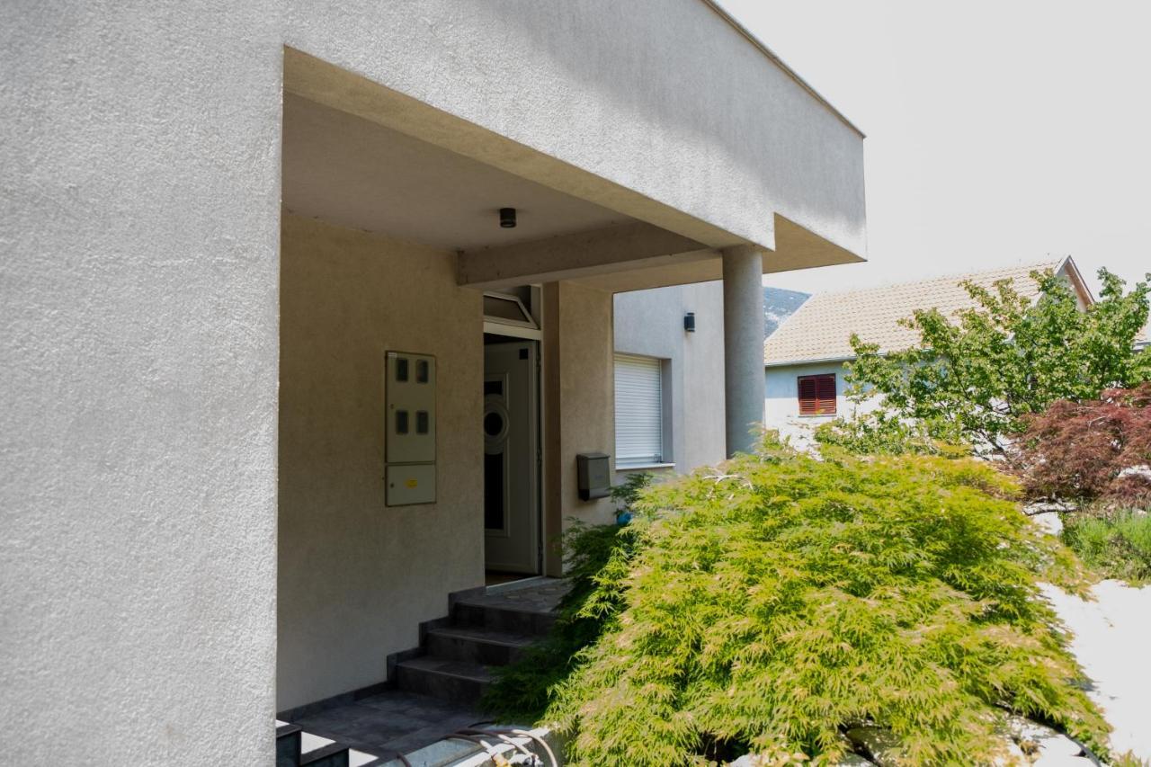מוסטר Villa Mir מראה חיצוני תמונה